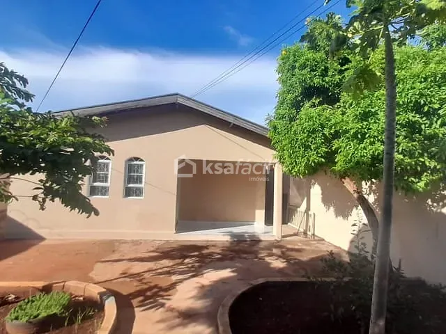 Casa com 360m² 4 quartos e 2 banheiros, à venda ou para alugar, no bairro Guanandi em Campo Grande