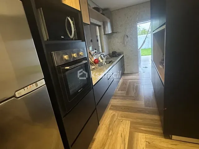 Casa com 450m² 3 quartos e 5 banheiros, à venda, no bairro Parque Residencial Rita Vieira em Campo Grande