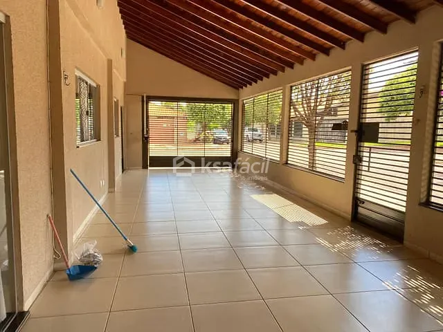 Casa com 300m² 5 quartos e 1 banheiro, para alugar, no bairro Cohafama em Campo Grande