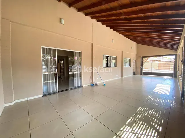 Casa com 300m² 5 quartos e 1 banheiro, para alugar, no bairro Cohafama em Campo Grande