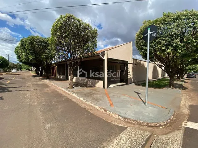 Casa com 300m² 5 quartos e 1 banheiro, para alugar, no bairro Cohafama em Campo Grande