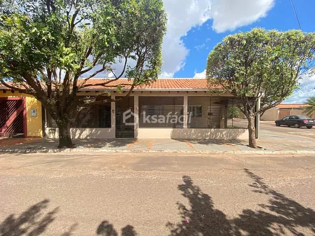 Casa com 300m² 5 quartos e 1 banheiro, para alugar, no bairro Cohafama em Campo Grande