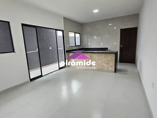Casa com 138m² 2 quartos e 2 banheiros, à venda, no bairro Pontal de Santa Marina em Caraguatatuba