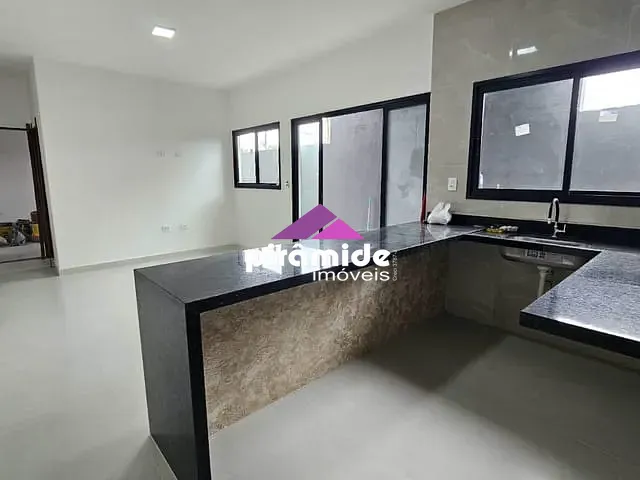 Casa com 138m² 2 quartos e 2 banheiros, à venda, no bairro Pontal de Santa Marina em Caraguatatuba