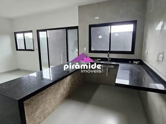Casa com 138m² 2 quartos e 2 banheiros, à venda, no bairro Pontal de Santa Marina em Caraguatatuba
