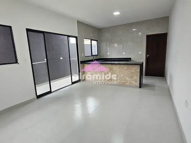 Casa com 138m² 2 quartos e 2 banheiros, à venda, no bairro Pontal de Santa Marina em Caraguatatuba