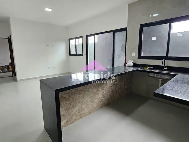 Casa com 138m² 2 quartos e 2 banheiros, à venda, no bairro Pontal de Santa Marina em Caraguatatuba