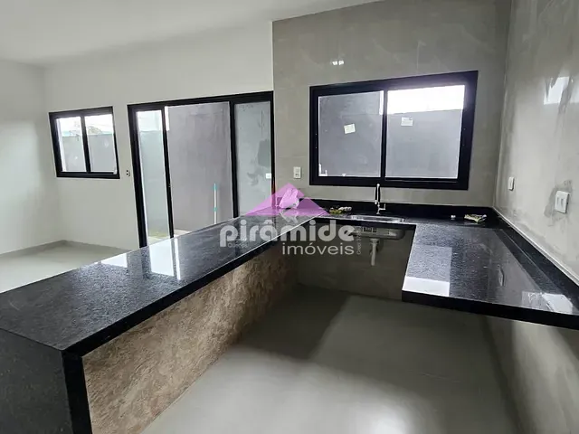 Casa com 138m² 2 quartos e 2 banheiros, à venda, no bairro Pontal de Santa Marina em Caraguatatuba