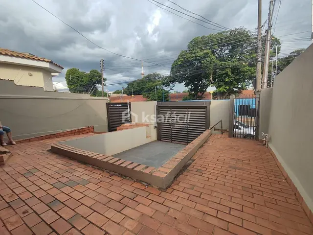 Casa com 346m² 3 quartos e 1 banheiro, à venda, no bairro Amambaí em Campo Grande