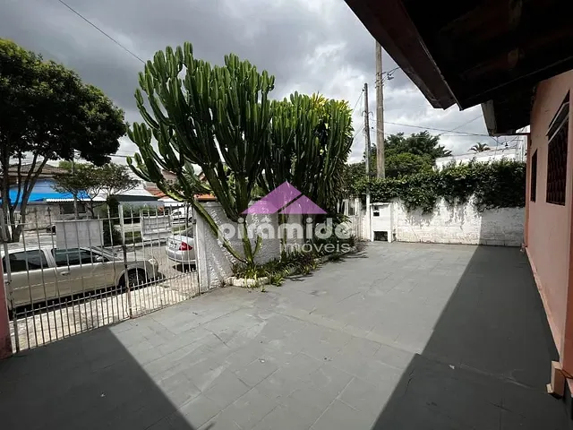 Casa com 250m² 3 quartos e 2 banheiros, à venda, no bairro Jardim das Indústrias em São José dos Campos