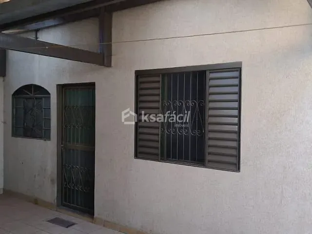 Casa com 200m² 3 quartos e 2 banheiros, à venda, no bairro Núcleo Habitacional Universitárias em Campo Grande