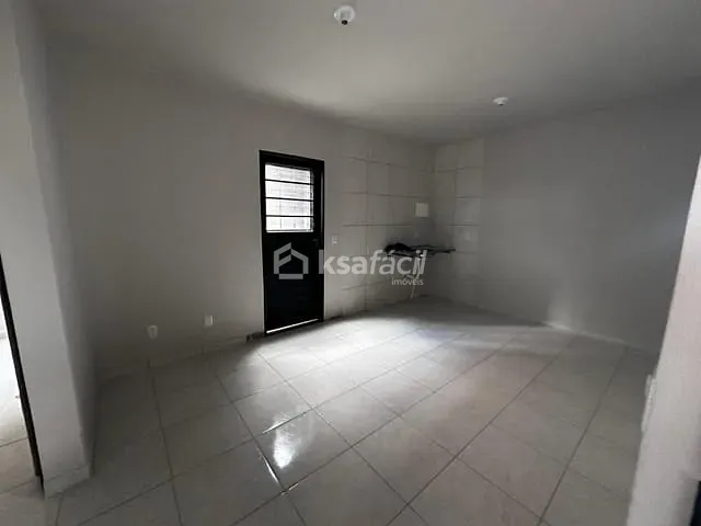 Casa 2 quartos e 1 banheiro, à venda, no bairro Vila Nasser em Campo Grande