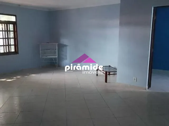 Casa com 300m² 3 quartos e 2 banheiros, à venda, no bairro Jardim Satélite em São José dos Campos