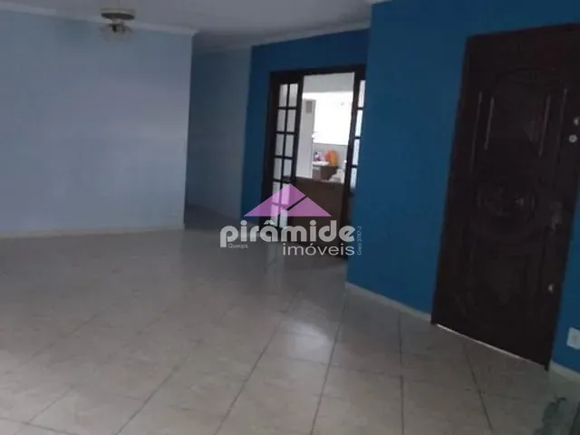 Casa com 300m² 3 quartos e 2 banheiros, à venda, no bairro Jardim Satélite em São José dos Campos