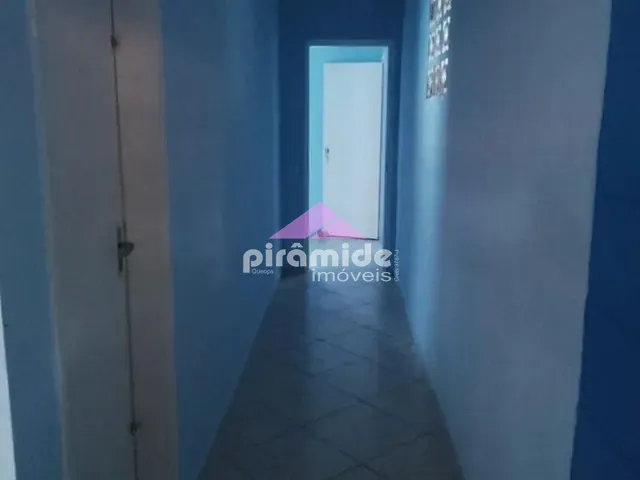 Casa com 300m² 3 quartos e 2 banheiros, à venda, no bairro Jardim Satélite em São José dos Campos