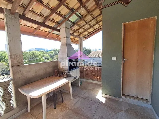 Casa com 275m² 3 quartos e 2 banheiros, à venda, no bairro Jardim Satélite em São José dos Campos