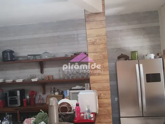 Casa com 280m² 2 quartos e 4 banheiros, à venda, no bairro Perequê Mirim em Caraguatatuba