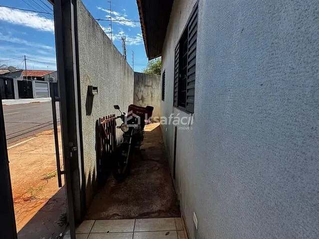 Casa com 156m² 3 quartos e 2 banheiros, à venda, no bairro Jardim Colibrí em Campo Grande