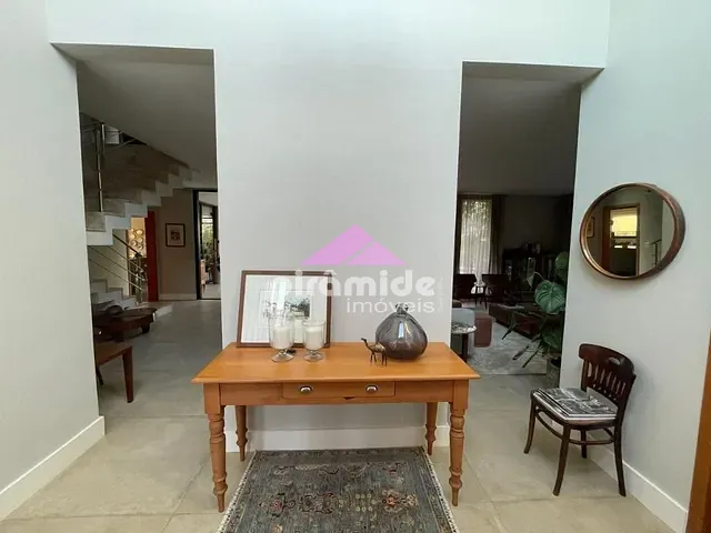Casa com 615m² 3 quartos e 4 banheiros, à venda, no bairro Urbanova em São José dos Campos