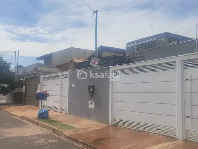 Casa com 225m² 3 quartos e 4 banheiros, à venda, no bairro Parque Residencial Rita Vieira em Campo Grande