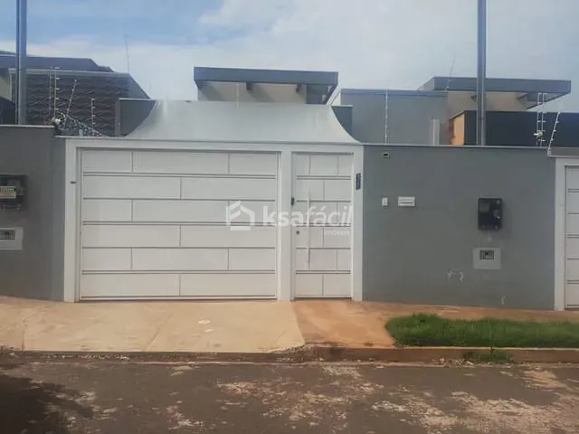 Casa com 225m² 3 quartos e 4 banheiros, à venda, no bairro Parque Residencial Rita Vieira em Campo Grande
