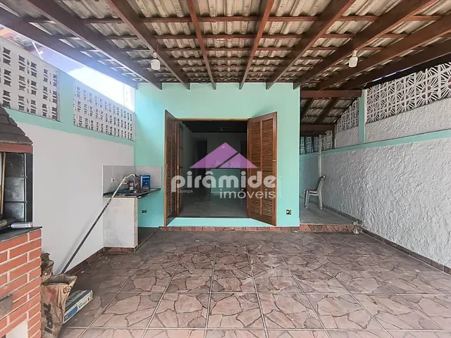 Casa com 160m² 2 quartos e 2 banheiros, à venda, no bairro Jardim Tarumãs em Caraguatatuba