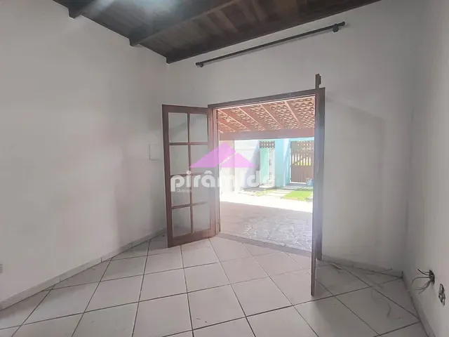 Casa com 160m² 2 quartos e 2 banheiros, à venda, no bairro Jardim Tarumãs em Caraguatatuba
