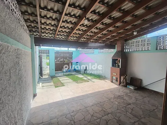 Casa com 160m² 2 quartos e 2 banheiros, à venda, no bairro Jardim Tarumãs em Caraguatatuba