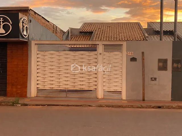 Casa com 180m² 2 quartos e 2 banheiros, à venda, no bairro Jardim Centenário em Campo Grande