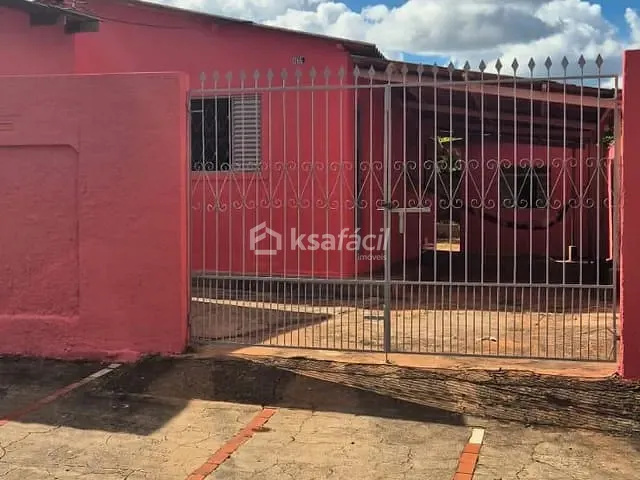 Casa com 360m² 3 quartos e 2 banheiros, para alugar, no bairro Guanandi em Campo Grande