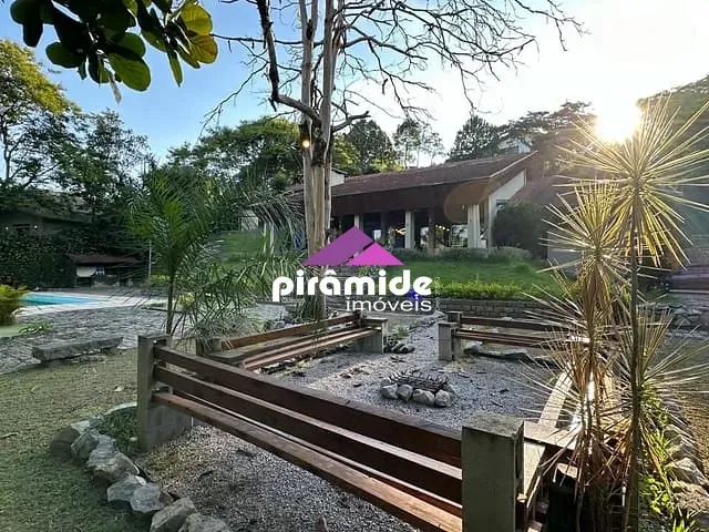 Casa com 4300m² 4 quartos e 6 banheiros, à venda, no bairro Bosque dos Eucaliptos em São José dos Campos