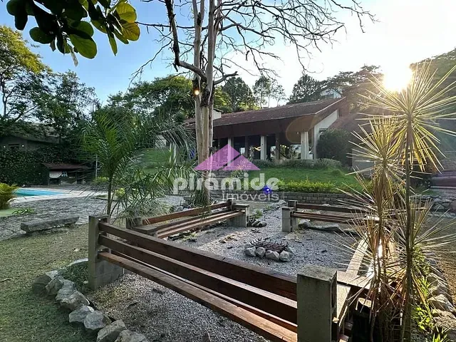Casa com 4300m² 4 quartos e 6 banheiros, à venda ou para alugar, no bairro Bosque dos Eucaliptos em São José dos Campos