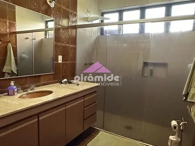Casa com 4300m² 4 quartos e 6 banheiros, à venda ou para alugar, no bairro Bosque dos Eucaliptos em São José dos Campos