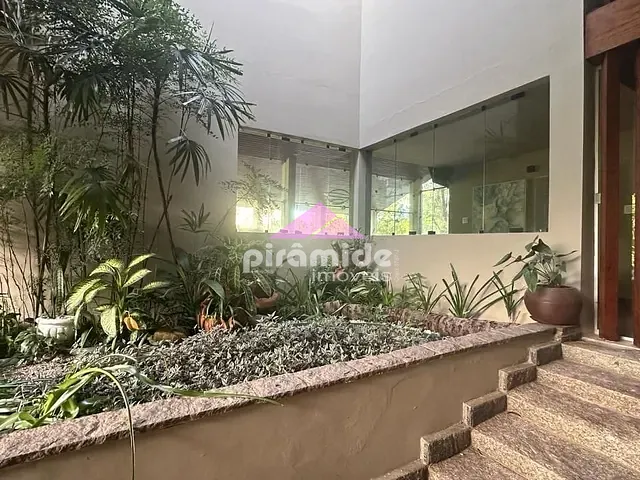 Casa com 4300m² 4 quartos e 6 banheiros, à venda ou para alugar, no bairro Bosque dos Eucaliptos em São José dos Campos