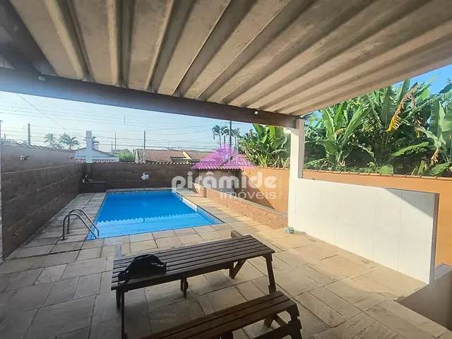 Casa com 250m² 3 quartos e 3 banheiros, à venda, no bairro Praia das Palmeiras em Caraguatatuba