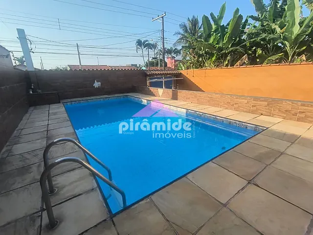 Casa com 250m² 3 quartos e 3 banheiros, à venda, no bairro Praia das Palmeiras em Caraguatatuba