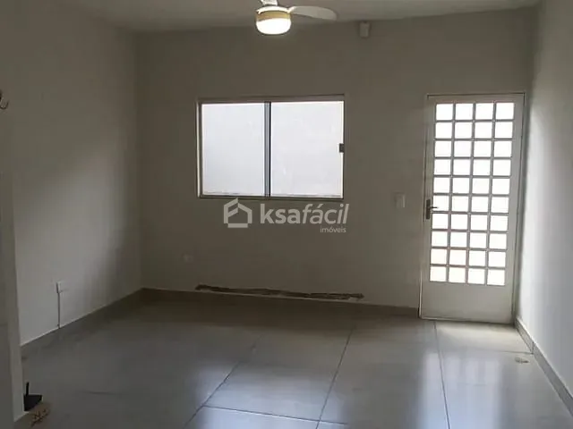 Casa 2 quartos e 1 banheiro, à venda, no bairro Monte Castelo em Campo Grande