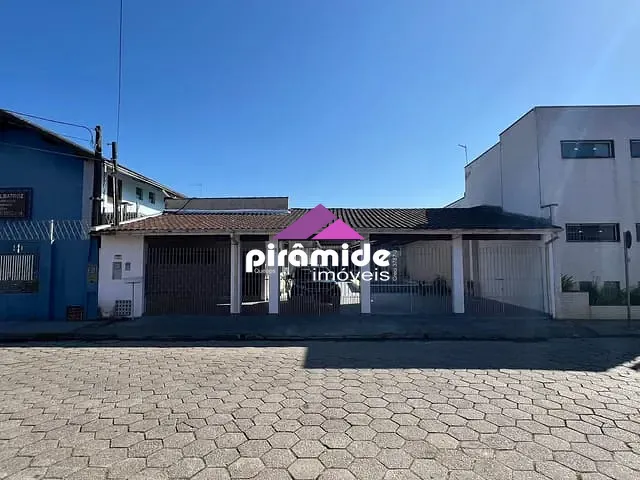 Casa com 420m² 4 quartos e 2 banheiros, à venda, no bairro Sumaré em Caraguatatuba