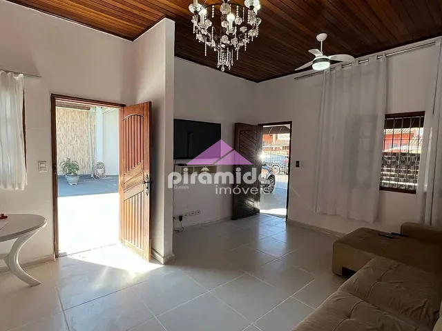 Casa com 420m² 4 quartos e 2 banheiros, à venda, no bairro Sumaré em Caraguatatuba