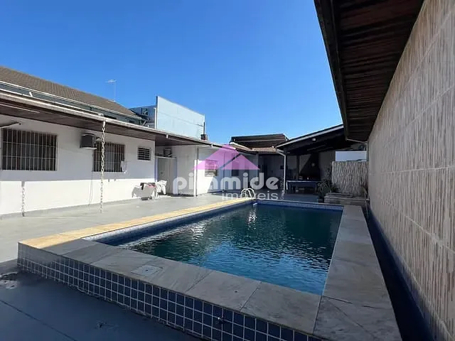 Casa com 420m² 4 quartos e 2 banheiros, à venda, no bairro Sumaré em Caraguatatuba