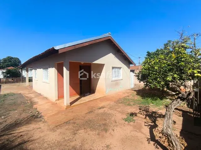 Casa 2 quartos e 3 banheiros, à venda ou para alugar, no bairro Guanandi em Campo Grande