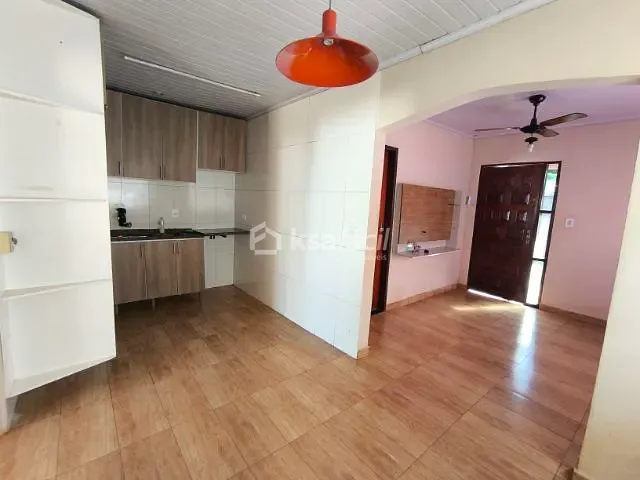 Casa 2 quartos e 3 banheiros, à venda ou para alugar, no bairro Guanandi em Campo Grande