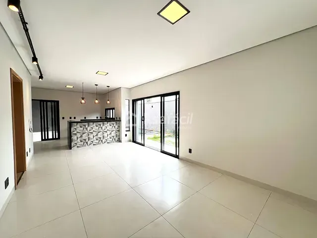 Casa com 250m² 3 quartos e 2 banheiros, à venda, no bairro São Francisco em Campo Grande
