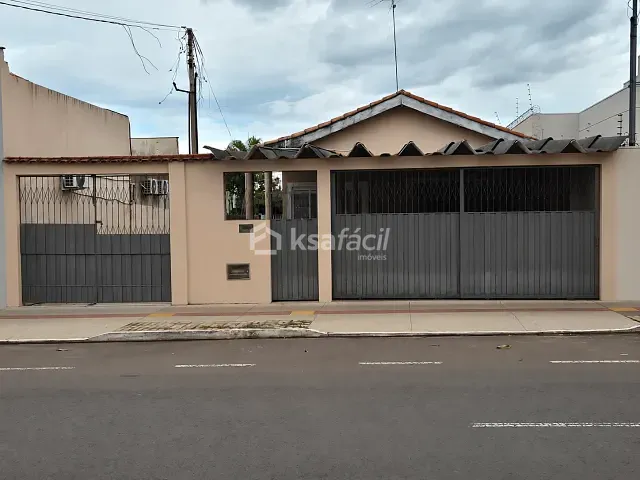 Casa com 676m² 4 quartos e 3 banheiros, à venda, no bairro Centro em Campo Grande