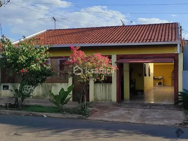 Casa com 200m² 3 quartos e 3 banheiros, à venda, no bairro Núcleo Habitacional Universitárias em Campo Grande