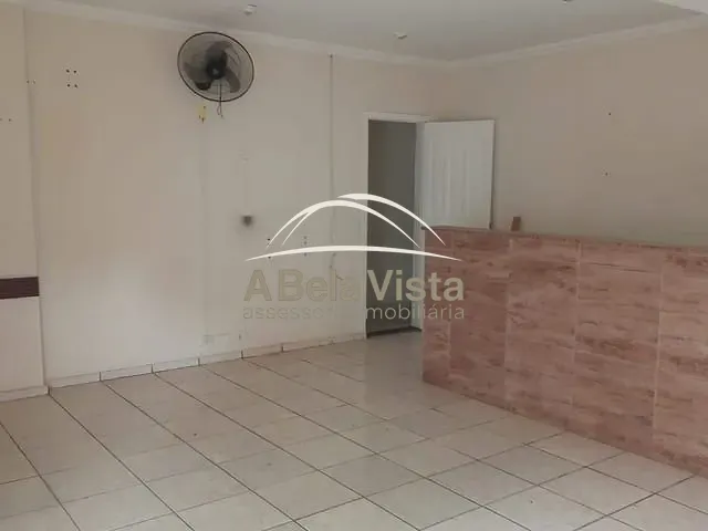 Casa 2 quartos e 3 banheiros, à venda, no bairro Centro em Carapicuíba