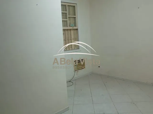 Casa 2 quartos e 3 banheiros, à venda, no bairro Centro em Carapicuíba