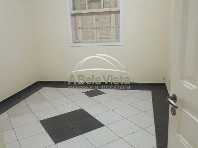 Casa 2 quartos e 3 banheiros, à venda, no bairro Centro em Carapicuíba
