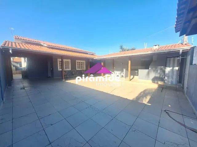 Casa com 300m² 2 quartos e 1 banheiro, à venda, no bairro Martin de Sá em Caraguatatuba