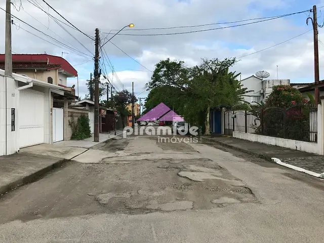 Casa com 218m² 2 quartos e 1 banheiro, à venda, no bairro Perequê-Acu em Ubatuba